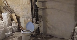 Демонтаж сантехкабины в панельном доме - цена от 1046 рублей | Сварной-Чпв